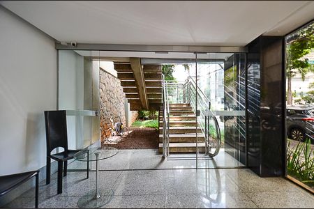 Apartamento à venda com 600m², 5 quartos e 4 vagas Apartamento à venda com 600m², 5 quartos e 4 vagasEntrada