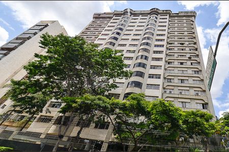 Apartamento à venda com 600m², 5 quartos e 4 vagas Apartamento à venda com 600m², 5 quartos e 4 vagasFachada