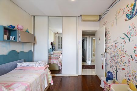 Apartamento à venda com 600m², 5 quartos e 4 vagas Apartamento à venda com 600m², 5 quartos e 4 vagasQuarto 2