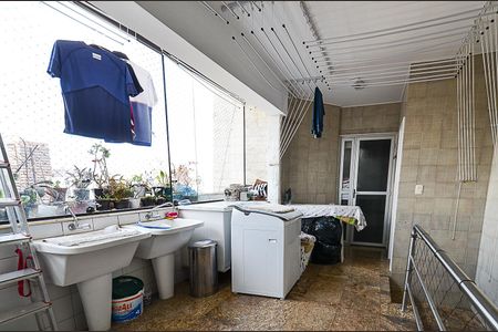 Apartamento à venda com 600m², 5 quartos e 4 vagas Apartamento à venda com 600m², 5 quartos e 4 vagasÁrea de Serviço