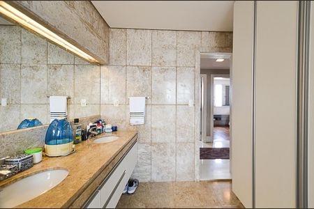 Apartamento à venda com 600m², 5 quartos e 4 vagas Apartamento à venda com 600m², 5 quartos e 4 vagasBanheiro Social