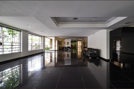 Apartamento à venda com 600m², 5 quartos e 4 vagas Apartamento à venda com 600m², 5 quartos e 4 vagasHall de entrada