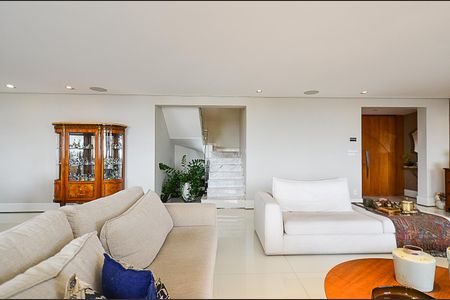 Apartamento à venda com 600m², 5 quartos e 4 vagas Apartamento à venda com 600m², 5 quartos e 4 vagasSala de Estar