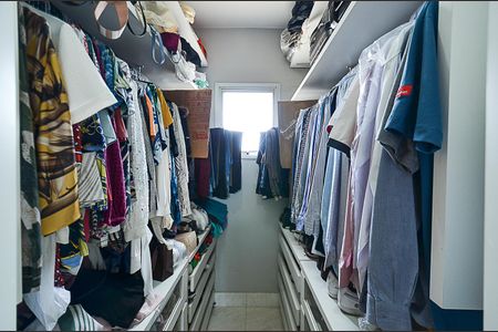 Apartamento à venda com 600m², 5 quartos e 4 vagas Apartamento à venda com 600m², 5 quartos e 4 vagasCloset Suíte 1