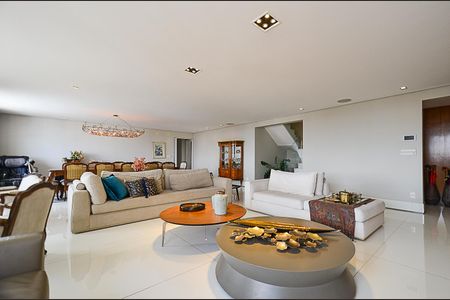 Apartamento à venda com 600m², 5 quartos e 4 vagas Apartamento à venda com 600m², 5 quartos e 4 vagasSala de Estar