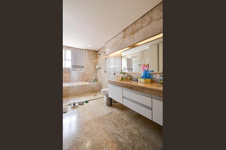 Apartamento à venda com 600m², 5 quartos e 4 vagas Apartamento à venda com 600m², 5 quartos e 4 vagasBanheiro Social