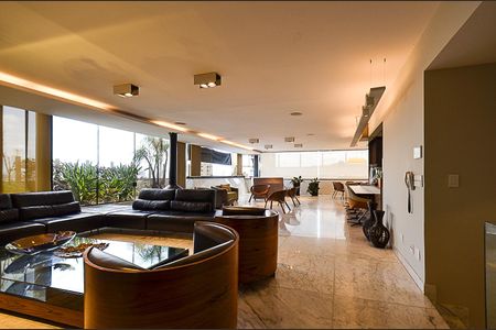 Apartamento à venda com 600m², 5 quartos e 4 vagas Apartamento à venda com 600m², 5 quartos e 4 vagasSala Cobertura