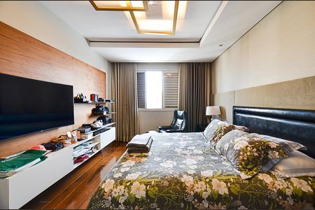 Apartamento à venda com 600m², 5 quartos e 4 vagas Apartamento à venda com 600m², 5 quartos e 4 vagasSuíte