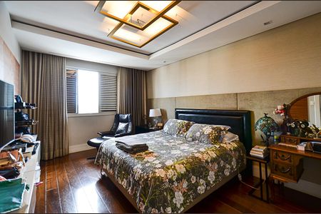 Apartamento à venda com 600m², 5 quartos e 4 vagas Apartamento à venda com 600m², 5 quartos e 4 vagasSuíte 1