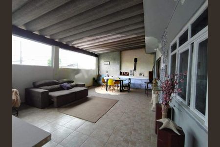Casa à venda com 3 quartos, 134m² em Vila Carrão, São Paulo