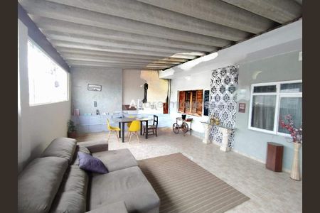 Casa à venda com 3 quartos, 134m² em Vila Carrão, São Paulo