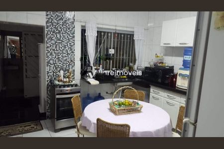 Casa à venda com 3 quartos, 160m² em Vila Bertioga, São Paulo