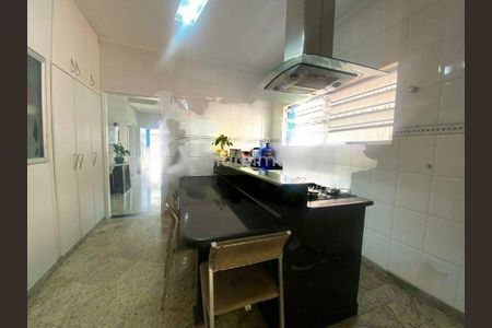 Casa à venda com 3 quartos, 370m² em Vila Oratorio, São Paulo