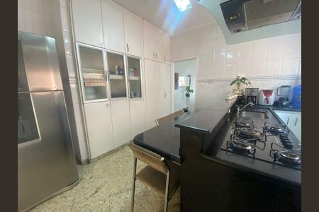 Casa à venda com 3 quartos, 370m² em Vila Oratorio, São Paulo