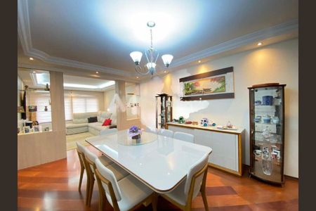 Casa à venda com 4 quartos, 300m² em Vila Costa Melo, São Paulo