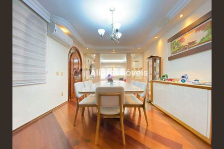 Casa à venda com 4 quartos, 300m² em Vila Costa Melo, São Paulo