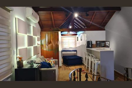 Casa à venda com 4 quartos, 300m² em Vila Costa Melo, São Paulo