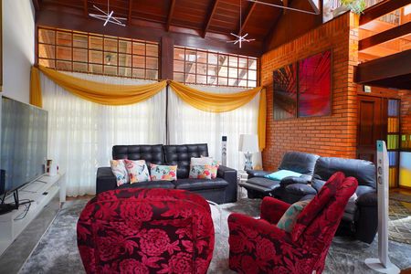 Casa para alugar com 330m², 5 quartos e 5 vagasSala