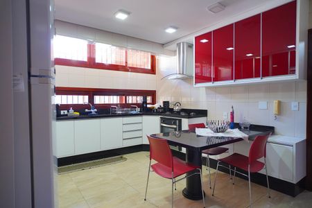 Cozinha  de casa para alugar com 5 quartos, 330m² em Jardim Itu, Porto Alegre