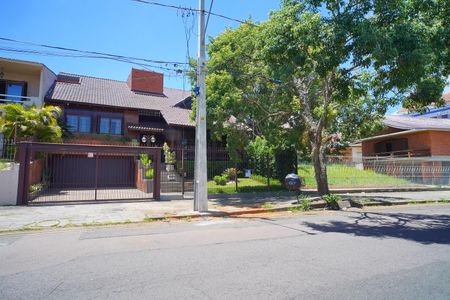 Casa para alugar com 330m², 5 quartos e 5 vagasFachada 