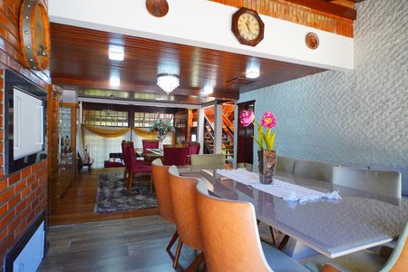 Casa para alugar com 330m², 5 quartos e 5 vagasSala de jantar 