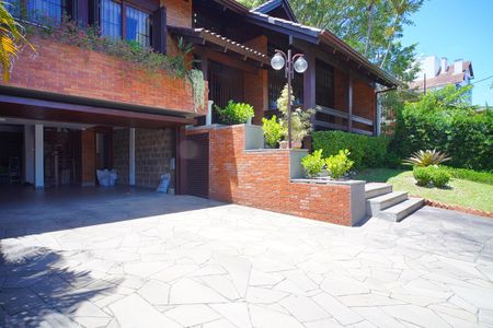 Casa para alugar com 330m², 5 quartos e 5 vagasPátio 