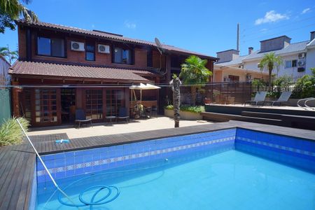 Casa para alugar com 330m², 5 quartos e 5 vagasPátio 