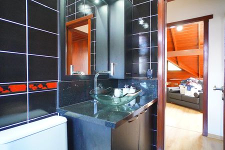 Casa para alugar com 330m², 5 quartos e 5 vagasBanheiro 