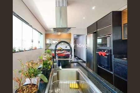 Casa à venda com 4 quartos, 375m² em Jardim Vila Formosa, São Paulo