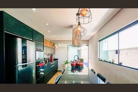 Casa à venda com 4 quartos, 375m² em Jardim Vila Formosa, São Paulo