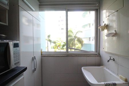 Apartamento à venda com 77m², 2 quartos e 1 vagaÁrea de serviço