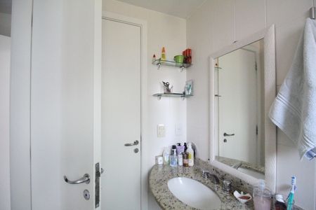 Apartamento à venda com 77m², 2 quartos e 1 vagaBanheiro da Suíte 1