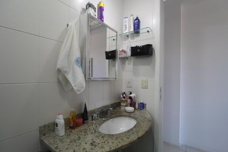 Apartamento à venda com 77m², 2 quartos e 1 vagaBanheiro da suíte 2