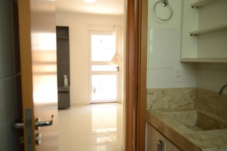 Banheiro de apartamento para alugar com 2 quartos, 46m² em Jardim Suzanopolis, Suzano