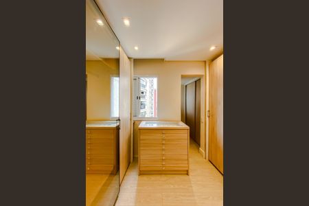 Apartamento à venda com 201m², 2 quartos e 4 vagasCloset da Suíte 2