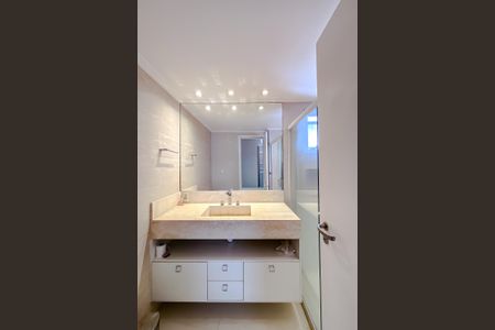 Apartamento à venda com 201m², 2 quartos e 4 vagasBanheiro da Suíte 2