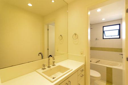 Apartamento à venda com 181m², 3 quartos e 4 vagasBanheiro Social