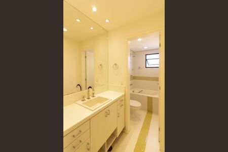 Apartamento à venda com 181m², 3 quartos e 4 vagasBanheiro Social