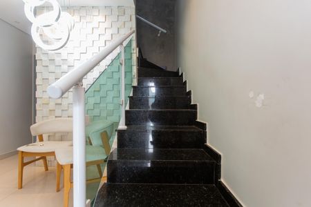 Casa à venda com 75m², 3 quartos e 2 vagas Casa à venda com 75m², 3 quartos e 2 vagasEscada