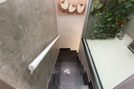 Casa à venda com 75m², 3 quartos e 2 vagas Casa à venda com 75m², 3 quartos e 2 vagasEscada