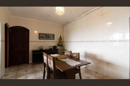 Casa à venda com 2 quartos, 300m² em Vila Nhocuné, São Paulo