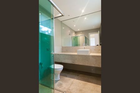 Casa de condomínio para alugar com 2160m², 3 quartos e 3 vagasBanheiro Social