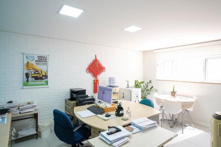Casa à venda com 213m², 3 quartos e 2 vagasEscritório 2