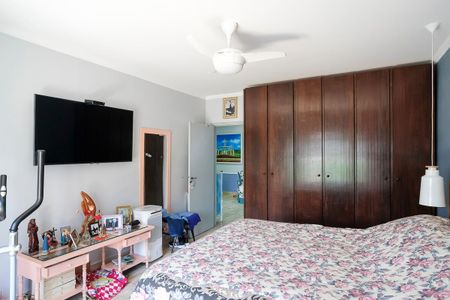 Casa à venda com 213m², 3 quartos e 2 vagasQuarto 2