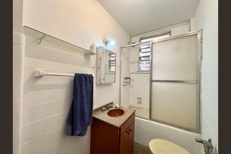 Apartamento à venda com 75m², 2 quartos e sem vagaBanheiro social