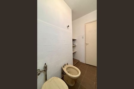 Apartamento à venda com 75m², 2 quartos e sem vagaBanheiro social