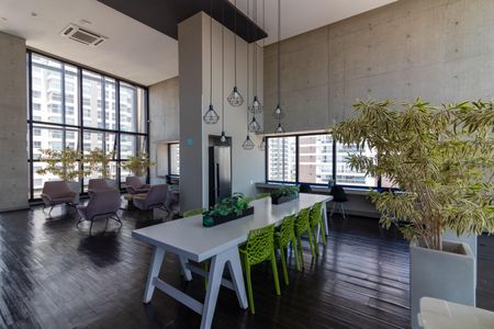 Apartamento para alugar com 74m², 2 quartos e 1 vagaÁrea comum - Salão de festas