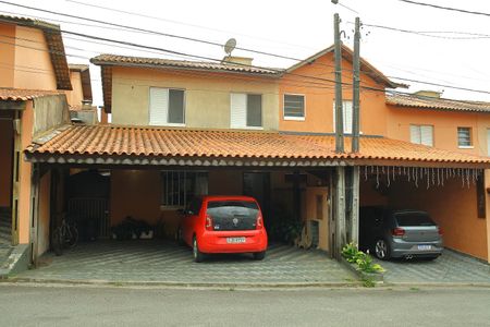 Casa de condomínio à venda com 130m², 3 quartos e 3 vagasFachada 