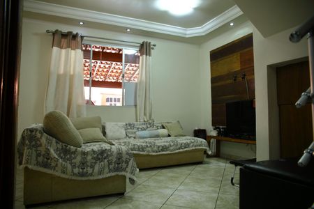 Casa de condomínio à venda com 130m², 3 quartos e 3 vagasSala