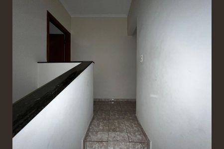 Casa para alugar com 125m², 3 quartos e 4 vagas Casa para alugar com 125m², 3 quartos e 4 vagasEscada
